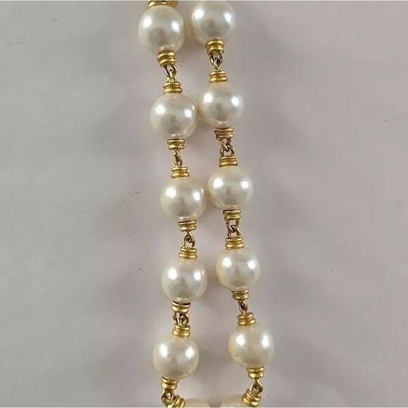 Anne Klein Large Faux Pearl Gold Tone Necklace 17.5” EUC - Picture 6 of 7